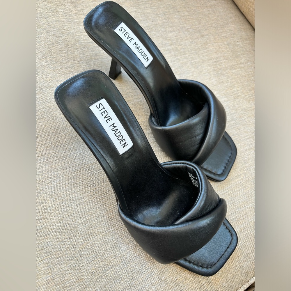 Steve Madden Thai black leather kitten heel.